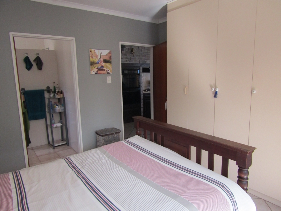 5 Bedroom Property for Sale in Oyster Bay Eastern Cape